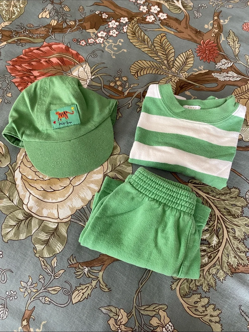 Baby GAP Shorts Set with Matching Hat (3-6m)